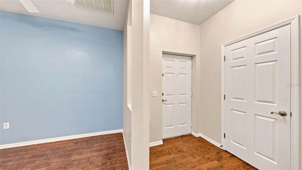 Image 7 of property listing at 6302 ROSEFINCH COURT 102, Bradenton, FL 34202