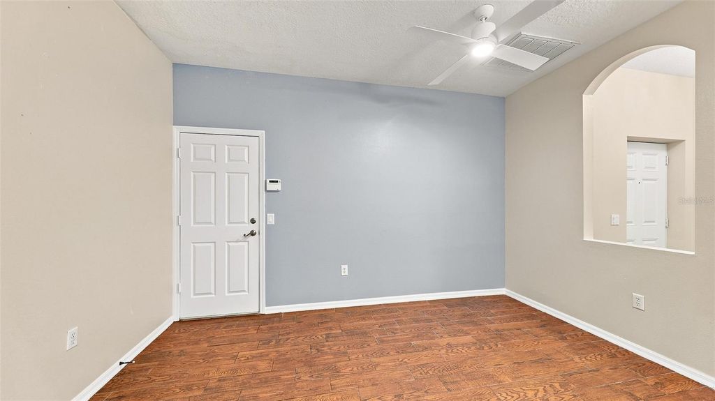 Image 9 of property listing at 6302 ROSEFINCH COURT 102, Bradenton, FL 34202