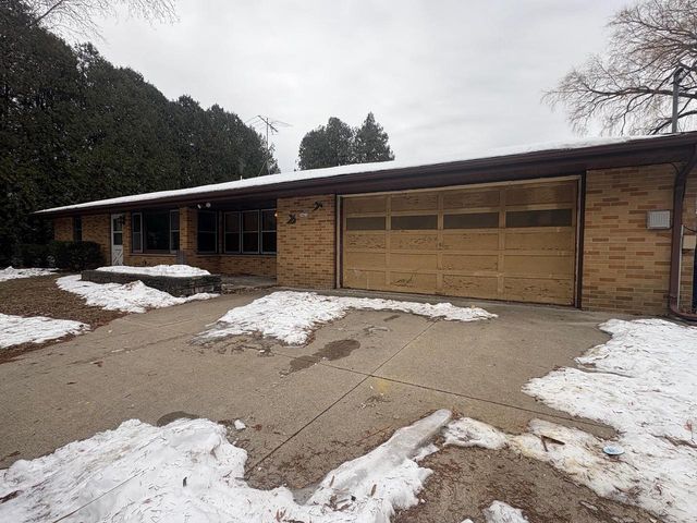 2421 Wallace Lake ROAD, West Bend, WI 53090