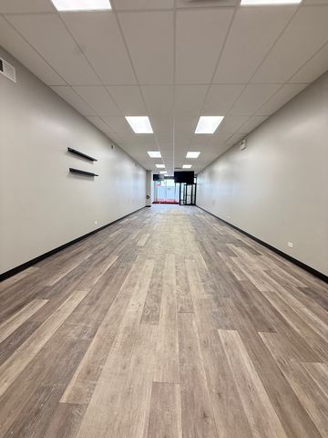 7051 N Clark Street, Chicago, IL 60626