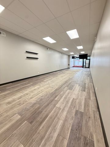 7051 N Clark Street, Chicago, IL 60626