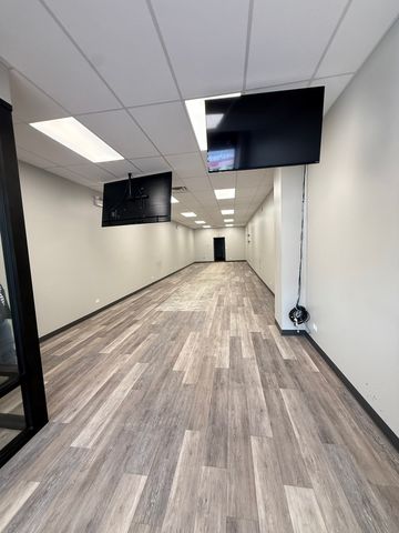 7051 N Clark Street, Chicago, IL 60626