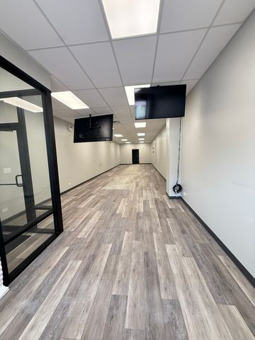 7051 N Clark Street, Chicago, IL 60626