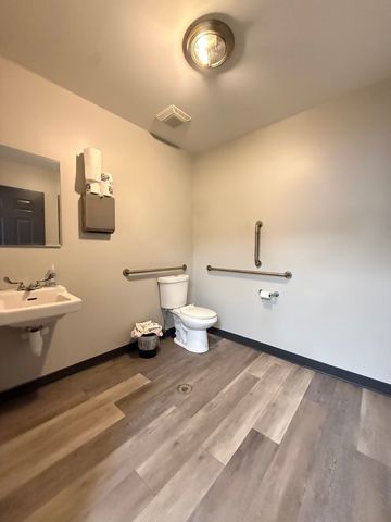 7051 N Clark Street, Chicago, IL 60626