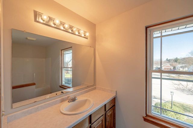 2000 Cloverview COURT, Waukesha, WI 53186