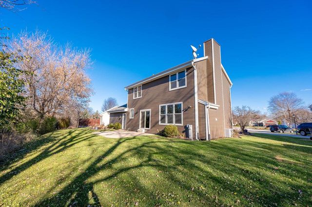 2000 Cloverview COURT, Waukesha, WI 53186