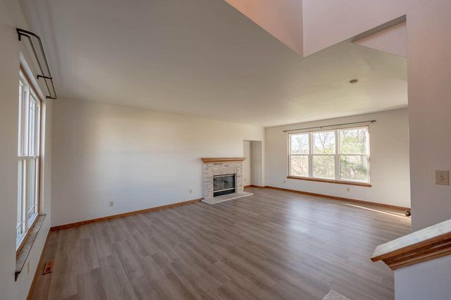 2000 Cloverview COURT, Waukesha, WI 53186