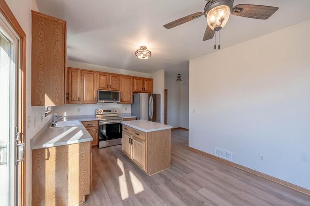 2000 Cloverview COURT, Waukesha, WI 53186