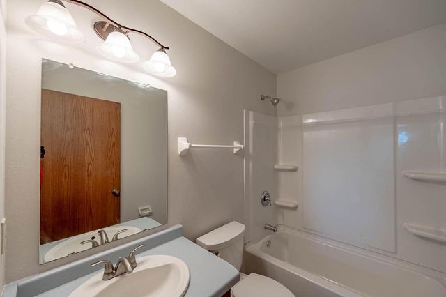 2000 Cloverview COURT, Waukesha, WI 53186