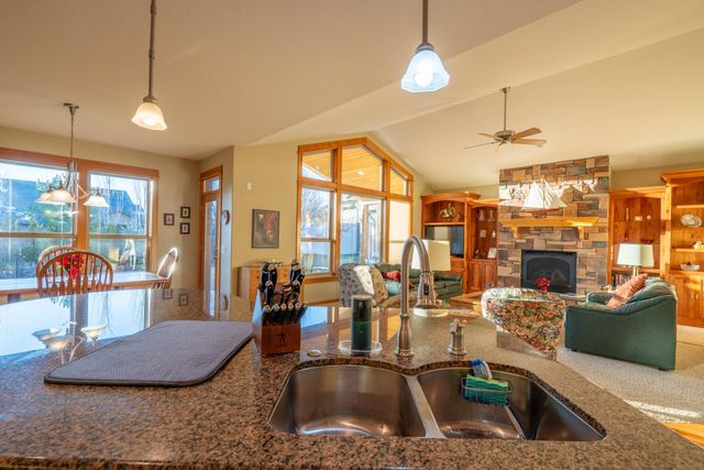 3571 SW 36th Place, Redmond, OR 97756