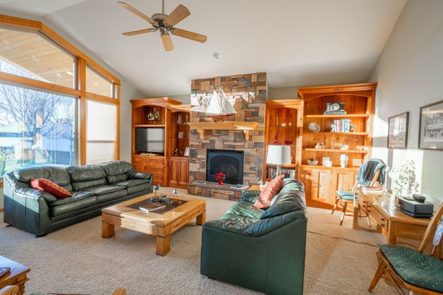 3571 SW 36th Place, Redmond, OR 97756