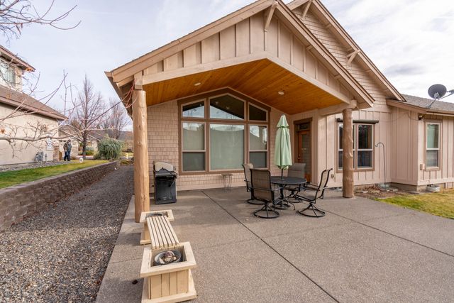 3571 SW 36th Place, Redmond, OR 97756