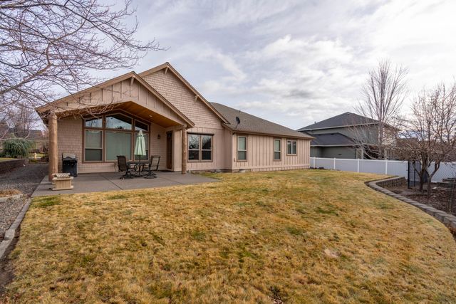3571 SW 36th Place, Redmond, OR 97756