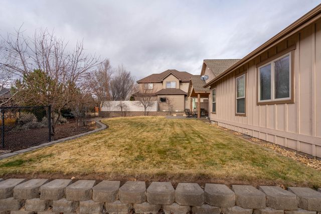 3571 SW 36th Place, Redmond, OR 97756