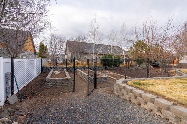 3571 SW 36th Place, Redmond, OR 97756