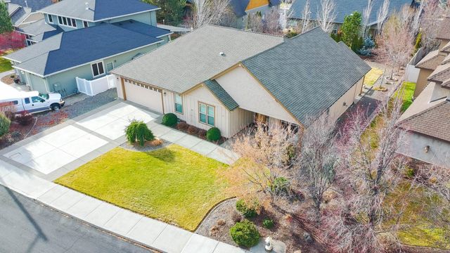 3571 SW 36th Place, Redmond, OR 97756