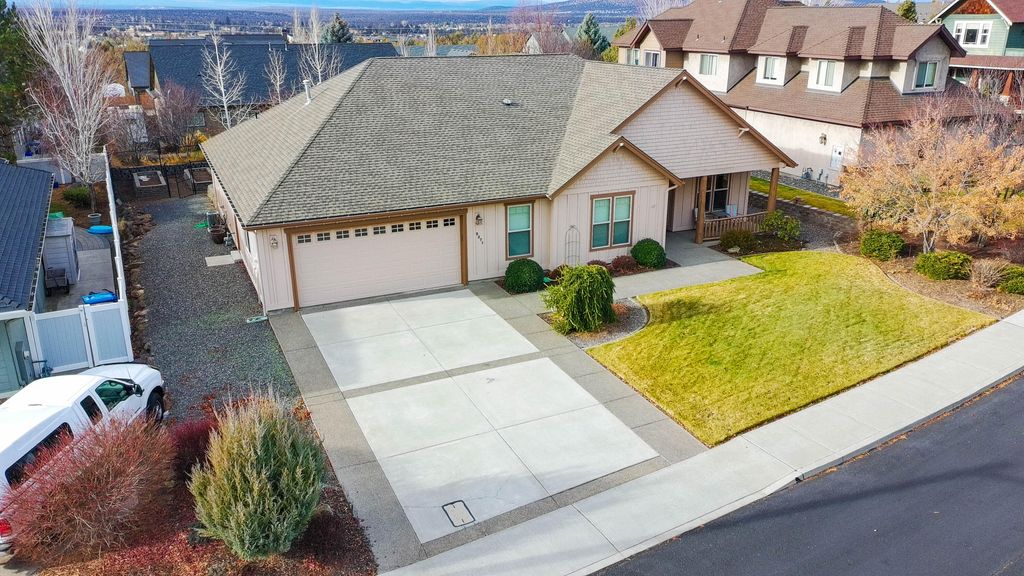 3571 SW 36th Place, Redmond, OR 97756