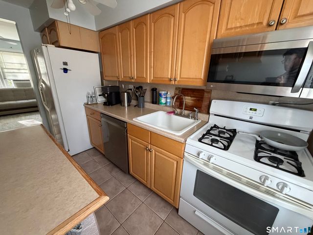 325 North Bishop Avenue Bld 93 Apt 25, Bridgeport, CT 06610