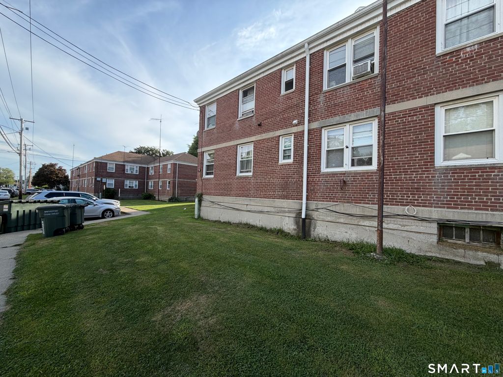325 North Bishop Avenue Bld 93 Apt 25, Bridgeport, CT 06610