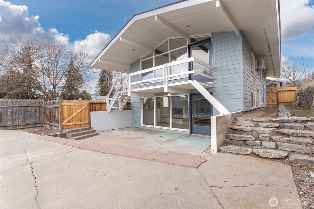 314 3rd Avenue W, Omak, WA 98841