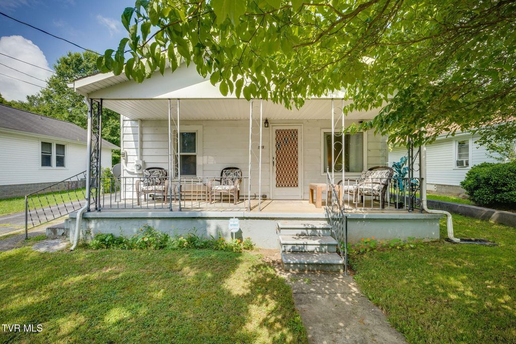 709 South Watauga Avenue, Elizabethton, TN 37643
