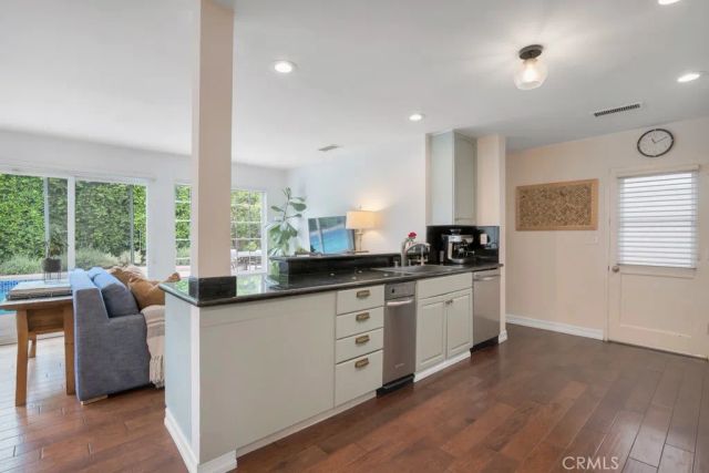 24336 Hartland Street, West Hills, CA 91307