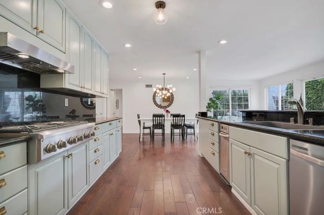 24336 Hartland Street, West Hills, CA 91307