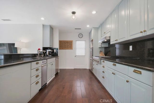 24336 Hartland Street, West Hills, CA 91307