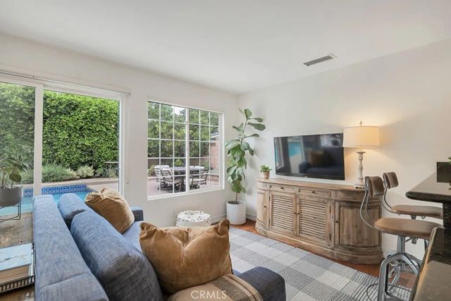 24336 Hartland Street, West Hills, CA 91307