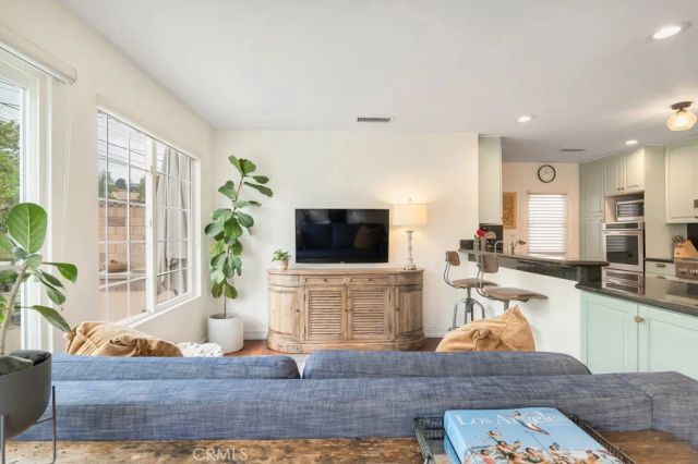 24336 Hartland Street, West Hills, CA 91307