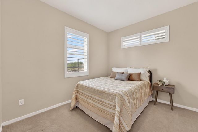 2038 20th St, Sacramento, CA 95818