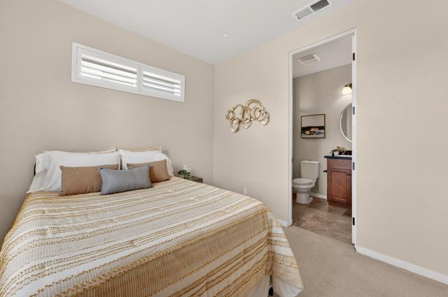 2038 20th St, Sacramento, CA 95818