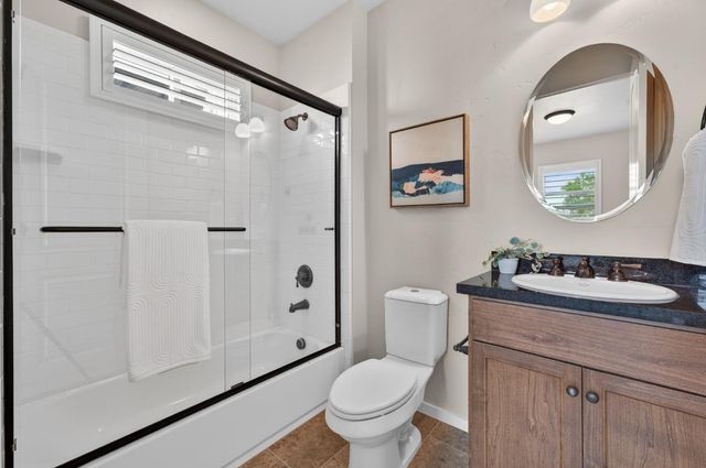 2038 20th St, Sacramento, CA 95818