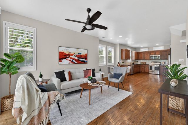 2038 20th St, Sacramento, CA 95818