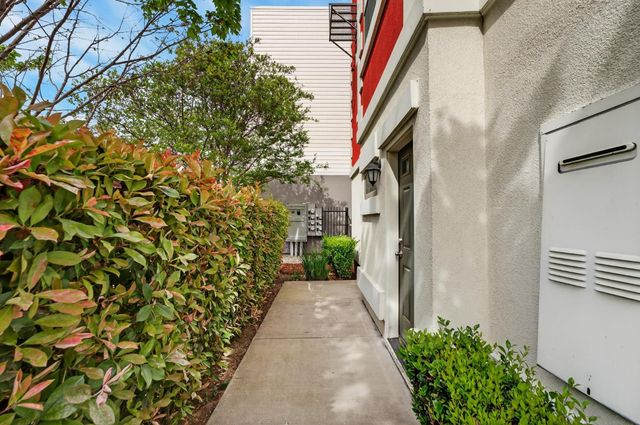 2038 20th St, Sacramento, CA 95818