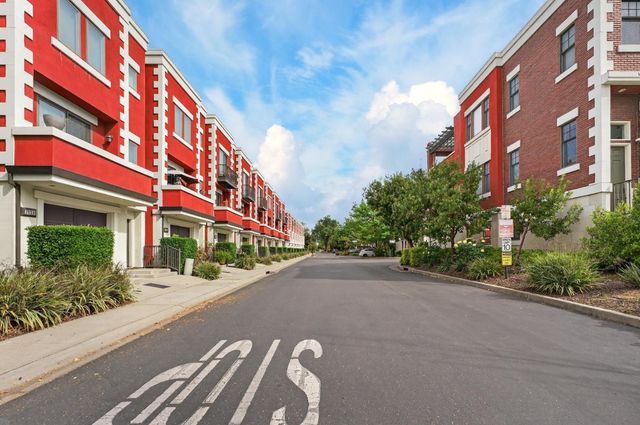 2038 20th St, Sacramento, CA 95818