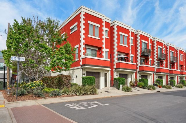 2038 20th St, Sacramento, CA 95818