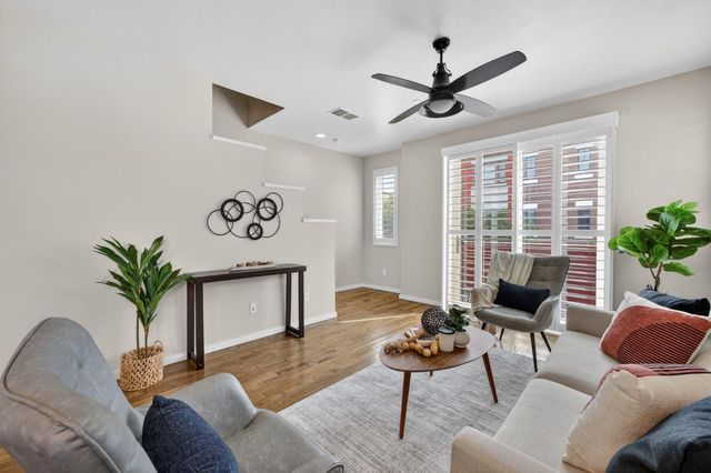 2038 20th St, Sacramento, CA 95818