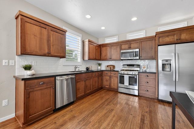 2038 20th St, Sacramento, CA 95818