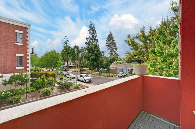 2038 20th St, Sacramento, CA 95818