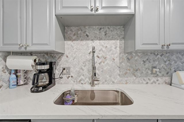 501 E BAY DRIVE 202, Largo, FL 33770