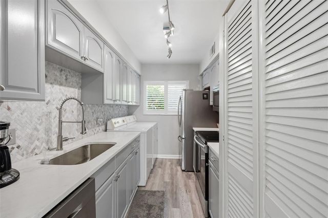 501 E BAY DRIVE 202, Largo, FL 33770