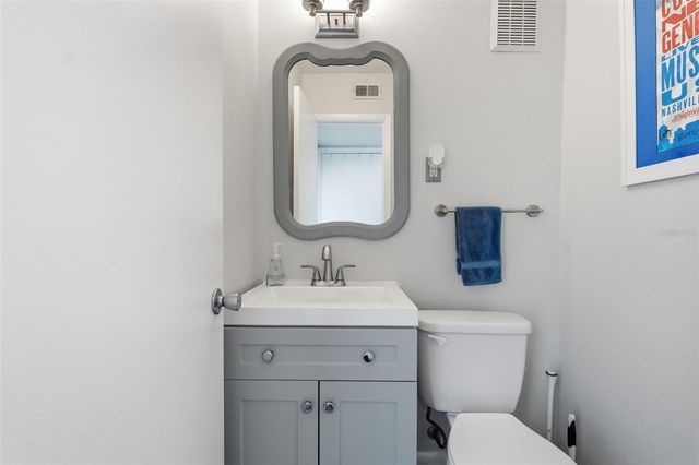 501 E BAY DRIVE 202, Largo, FL 33770