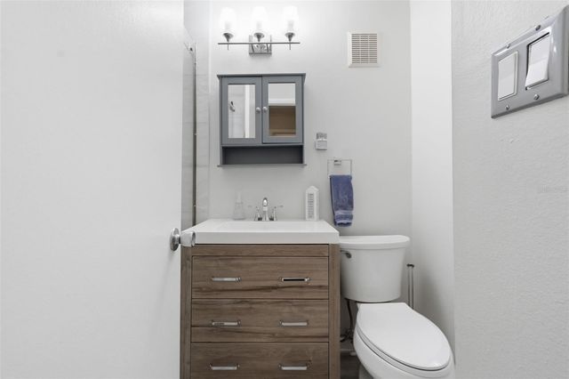 501 E BAY DRIVE 202, Largo, FL 33770