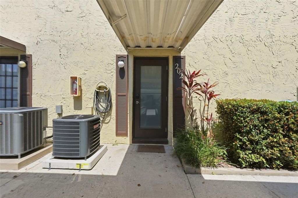 501 E BAY DRIVE 202, Largo, FL 33770