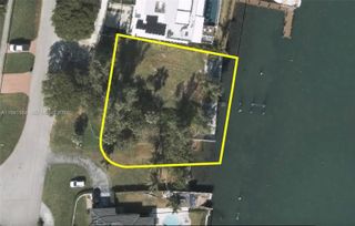 10801 N Bayshore Dr, Miami, FL 33161