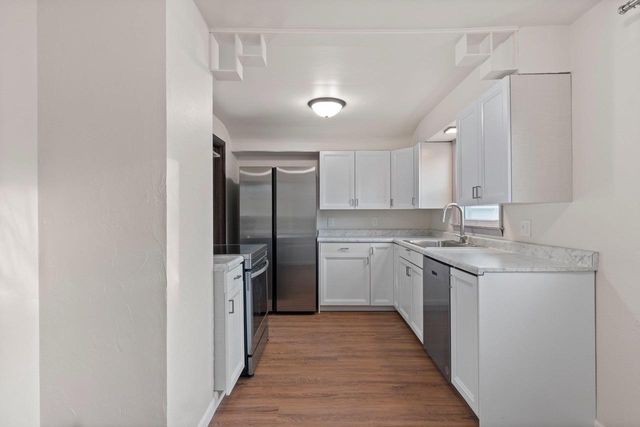 1220 HICKORY HILL DRIVE, Green Bay, WI 54304