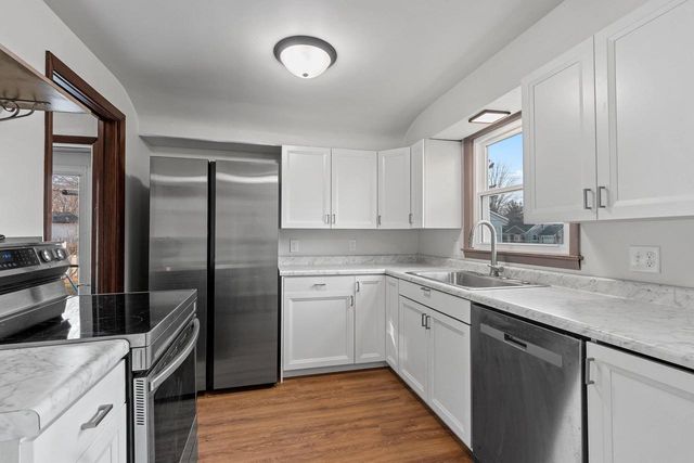 1220 HICKORY HILL DRIVE, Green Bay, WI 54304