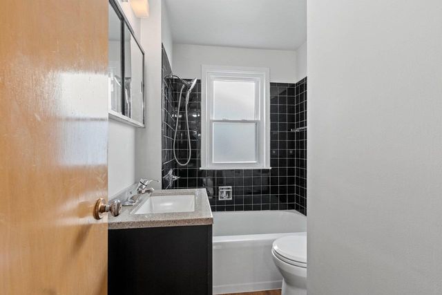 1220 HICKORY HILL DRIVE, Green Bay, WI 54304