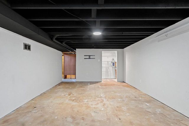 1220 HICKORY HILL DRIVE, Green Bay, WI 54304